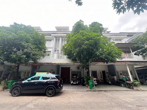 វីឡាកូនកាត់ សម្រាប់ជួល នៅបុរីប៉េងហួត បឹងស្នោរ