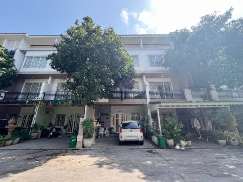 វីឡាកូនកាត់ សម្រាប់លក់ នៅបុរីប៉េងហួត បឹងស្នោរ