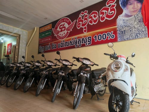 ម៉ូតូសង់មួយទឹកច្រើនគ្រឿងតម្លៃល្អ។ពិសេសលេខភ្នំពេញ មានគ្រប់ស៊េរី។