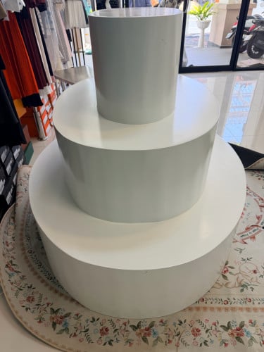 លក់ទូlivesថែមទូតាំងស្បែកជើង