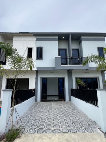 ផ្ទះ​ជាប់ផ្លូវរដ្ឋ