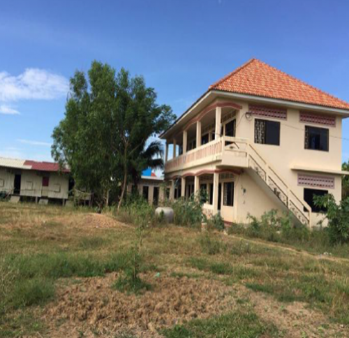 ដីភូមិលក់ ស្ថិតនៅស្រុកថ្មគោល ខេត្តបាត់ដំបង