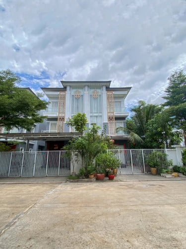 ផ្ទះវីឡាភ្លោះ សម្រាប់លក់!!