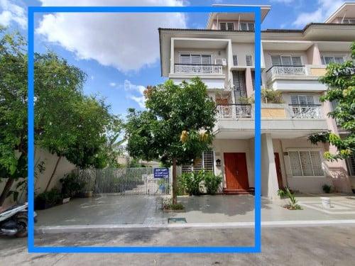 ផ្ទះជួល ក្នុងបូរីបេ៉ងហួតបឹងស្នារគម្រាងទី2 1100$