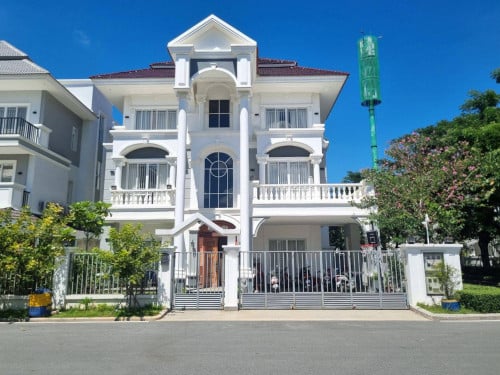 វីឡាទោលកែងសម្រាប់លក់នៅបុរីភ្នំពេញថ្មីអេលីតផាក2