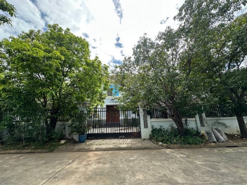 ផ្ទះលក់ បុរីអង្គរភ្នំពេញ 530000$