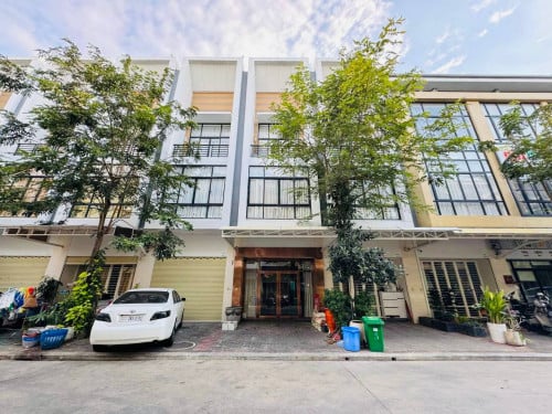 #CommercialHome_ForRent 👉☘️  ផ្ទះអាជីវកម្មមានដេគ័រស្រាប់ សម្ភារៈថ្មី ដាក់ជួលតម្លៃពិសេស