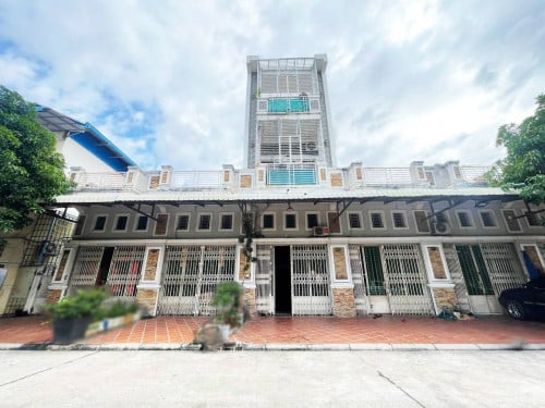 ្ទះល្វែង E0-E1-E2 សម្រាប់លក់ នៅបុរី លីម ឈាងហោ ចំការដូង