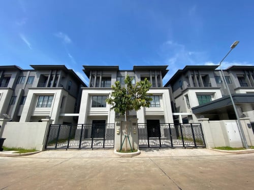 វីឡាភ្លោះ លក់បន្ទាន់ នៅបុរីជីបម៉ុង PARK LAND 6A