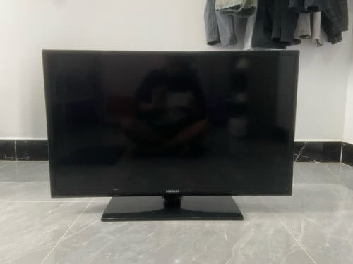 ទូរទស្សន៍ Samsung 32 inch