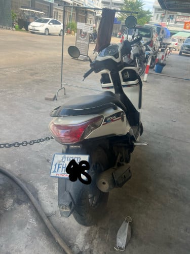 ម៉តូជិះផ្ទាល់ខ្លួនលក់ប្រញាប់ 