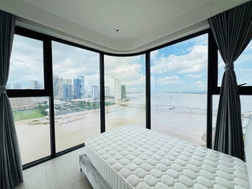 Brand New 3 Bedroom Condo Vue Aston