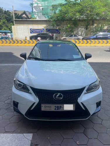 Lexus CT200h F-sport full option Premuim 2015