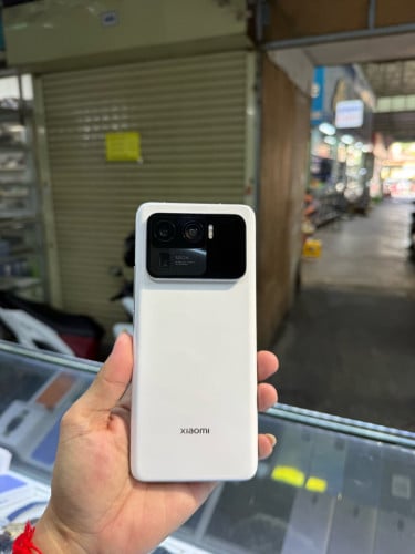 Mi11Utra 256G Ram12G Sim2 CH សានុំស្រុីន បែកថាច់មួយសរសៃ