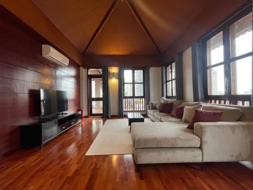 Mixed-Modern Classic Penthouse in Prime Location