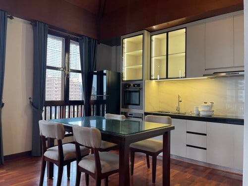 Mixed-Modern Classic Penthouse in Prime Location