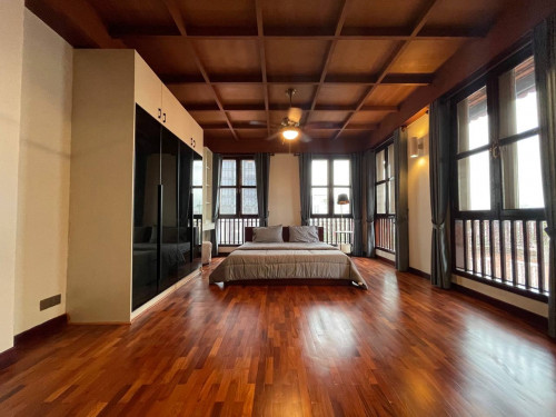 Mixed-Modern Classic Penthouse in Prime Location