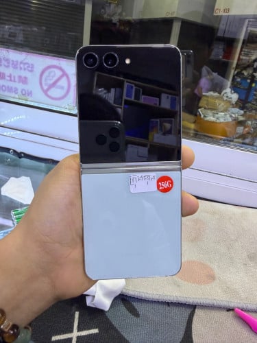 Samsung zfilp 5 256G ក្រុមហ៊ុន