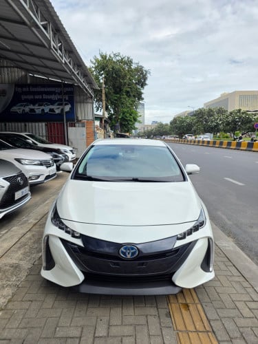 TOYOTA PRIUS PREME Plug-In Hybrid ពូកស្បែក កៅអីចុច គុជ4 អូតូឆែកកប់