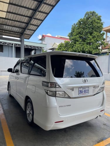 Toyota Vellfire 08 V4 P1