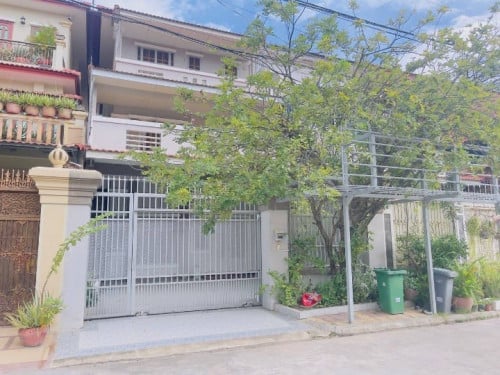 Twin Villa for Rent in Borey