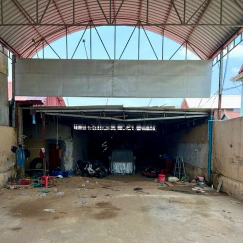 ដីឃ្លាំងលក់បន្ទាន់