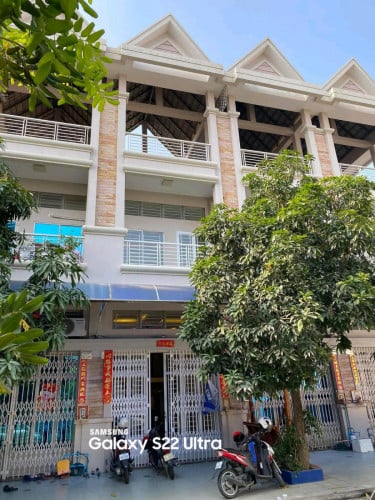 ល្វែងក្នុងបុរីប៉េងហួត