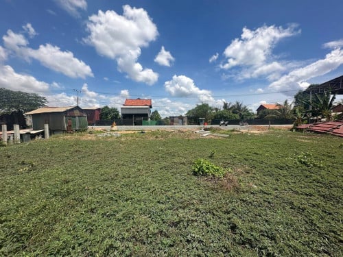 ដីលក់ និងបែងចែកជាឡូ