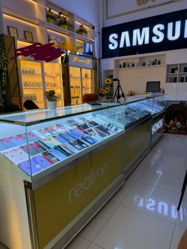 មានលក់ទូរតាំងទូរសព្ទ័