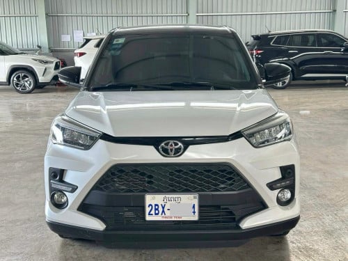 𝐓𝐨𝐲𝐨𝐭𝐚 𝐑𝐚𝐢𝐳𝐞 ពណ៍សដំបូលខ្មៅ 𝟐𝟎𝟐𝟒 𝟏𝟔𝟎𝟎𝟎𝐤𝐦