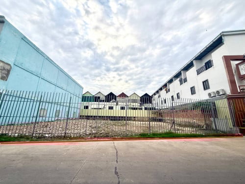 ដីលក់/ជួលប្រញ៉ាប់ ៖ ចុះពីផ្លូវវេងស្រេង, នៅសង្កាត់ចោមចៅ1, ខណ្ឌពោធិ៍សែនជ័យ, រាជធានីភ្នំពេញ