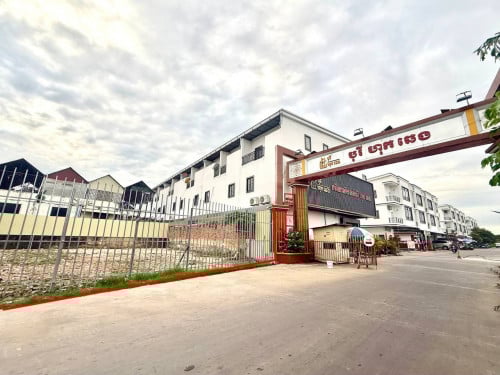 ដីលក់/ជួលប្រញ៉ាប់ ៖ ចុះពីផ្លូវវេងស្រេង, នៅសង្កាត់ចោមចៅ1, ខណ្ឌពោធិ៍សែនជ័យ, រាជធានីភ្នំពេញ