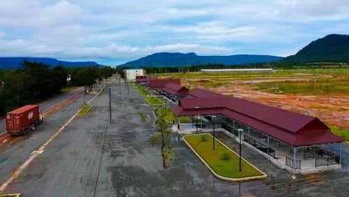 ដីលក់ 2 ឡូ 10 x 20m កំពង់សិលាឡៃឡុង