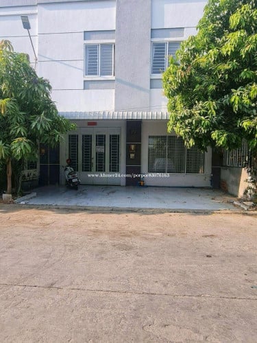 ផ្ទះលក់2ល្វែងក្នុងបុរីឈូកវ៉ា២ តំលៃ9×××××$ចរចារបាន 0312515717(ប្លង់បុរី)