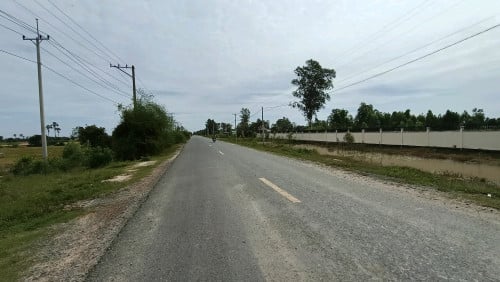 ដីលក់លើផ្លូវកៅស៊ូ30m ខាលិព្រលានថ្មី8km