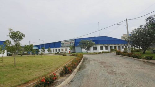 រោងចក្រ និង ឃ្លាំងសម្រាបលក់នៅលើផ្លូវជាតិលេខ4 ជាប់នឹងតំបន់សេដ្ឋកិច្ចពិសេស