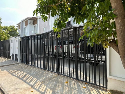 វីឡាភ្លោះA លក់បន្ទាន់