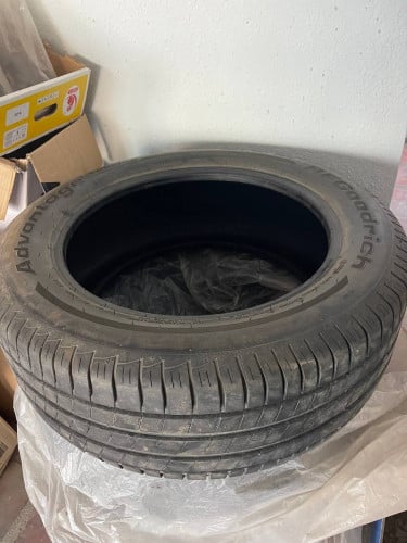 សំបក​កង់​ ឡា​ន​ BF Goodrich 235/55R18 ស្អាត​ 90% អត់ដែលបែក
