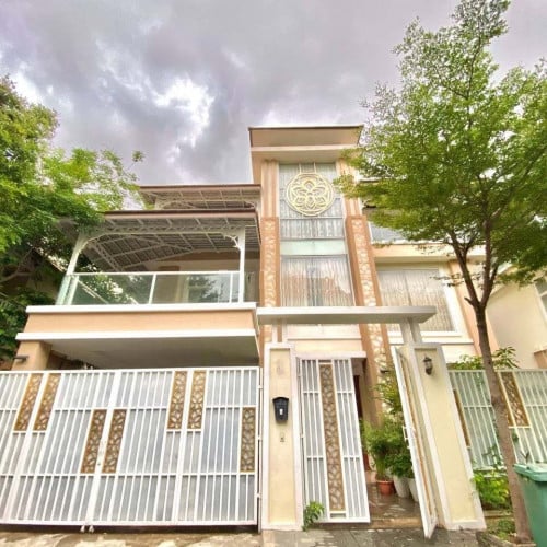 វិឡាឃ្វីនសំរាបលក់បន្ទាន់ ទីតាំងបុរី Orkide ផ្លូវ២០០៤