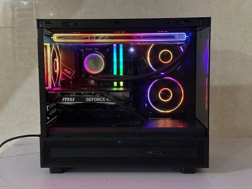 - Set PC សម្រាប់ធ្វើការងារ ឬ លេងហ្គេមធំៗ