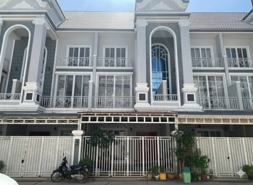 🏘 វីឡាកូនកាត់ លក់បន្ទាន់ខ្លាំង | បុរី ឡុង នី (គម្រោង 3)