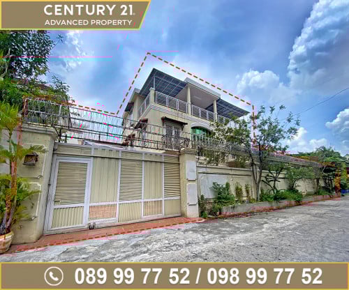 🏠 ផ្ទះវីឡា នៅជិតផ្សារហេងលី ត្រូវការលក់បន្ទាន់ខ្លាំង