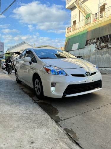 បង់រំលស់​១០០%ពុំចាំបាច់មានប្រាក់ចូលរួម​💰ការប្រាក់​0.65%👉រថយន្តពណ៌សកាមៃ ​2013 Toyota Prius​ option3