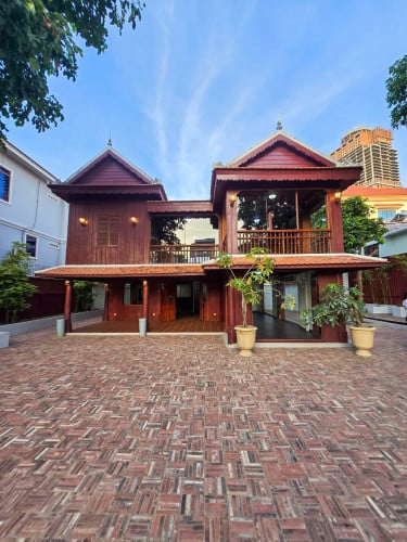 - វីឡាសំរាប់ជួលនៅទួលគោក / Villa For Rent at Toul Kork