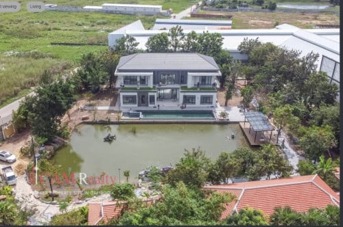 8 Bedroom Villa For Rent on Street Tiger