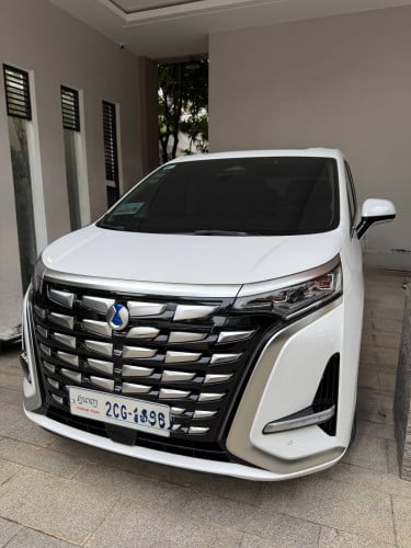 DENZA  D9  DMi  AWD (ម៉ូទ័រ2)