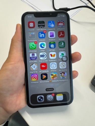 iPhone 11 256GB LL/A lastest IOS free original headphone and charger