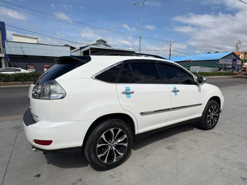 Lexus 330 2006 Pong 1 half full ឡានខ្ចីណាស់