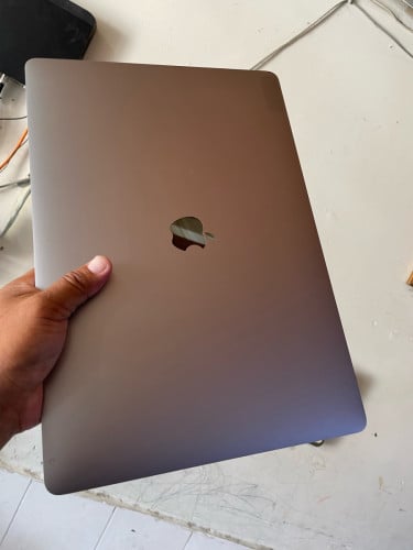 MacBook Pro 16” 2019 ci9 ram 16gb ssd 1TB VGA 4gb grade A