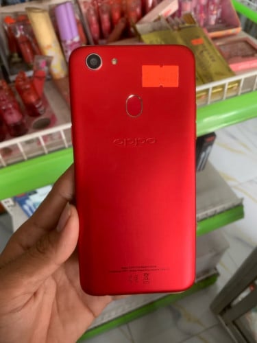 Oppo F5 64G ស្ទើកញ្ចក់ សានុំស្សុីន ស្អាត95%